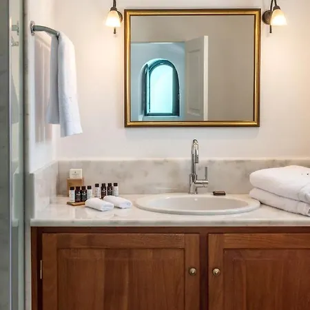 Chelidonia Luxury Oía